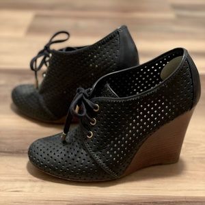 TORY BURCH navy leather wedge booties